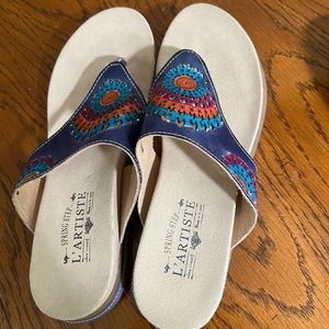 L’artiste by spring step sandals